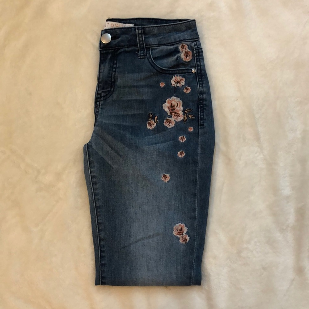 Flower embroidered jeans